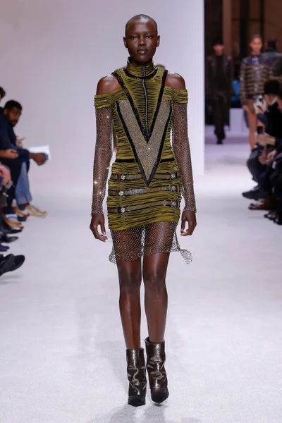 Look 19